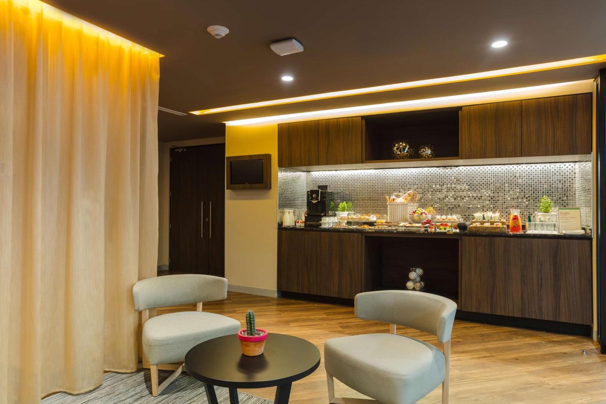 Nh Collection Mexico City Reforma Exterior photo The private lounge at the airport