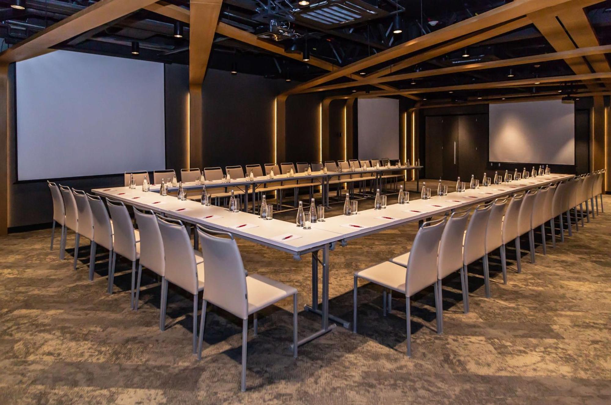 Nh Collection Mexico City Reforma Exterior photo The U-shaped table