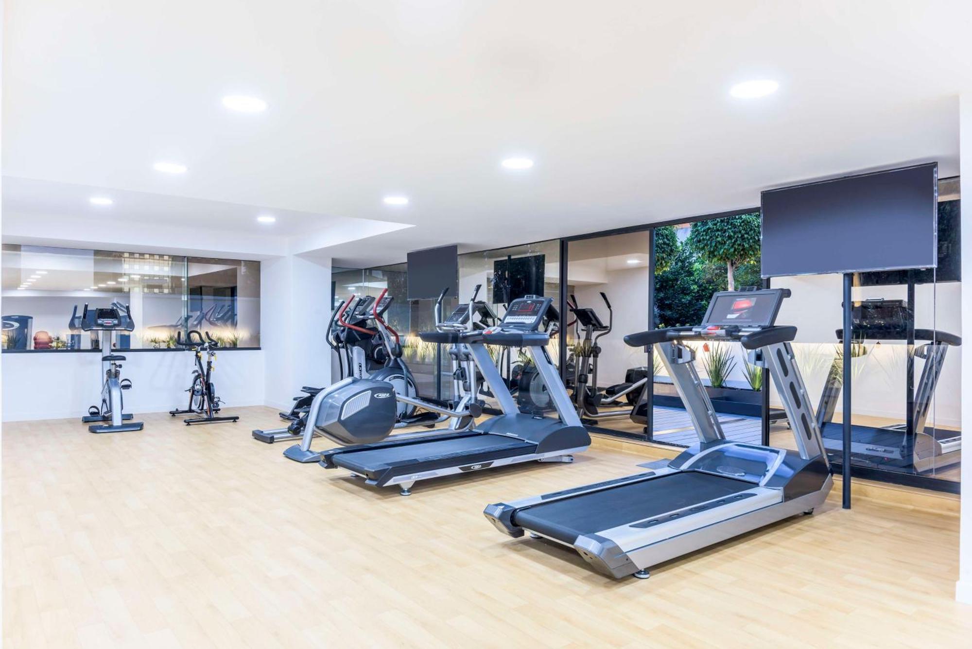Nh Collection Mexico City Reforma Exterior photo The gym at the 2018 Commonwealth Games athletes' village