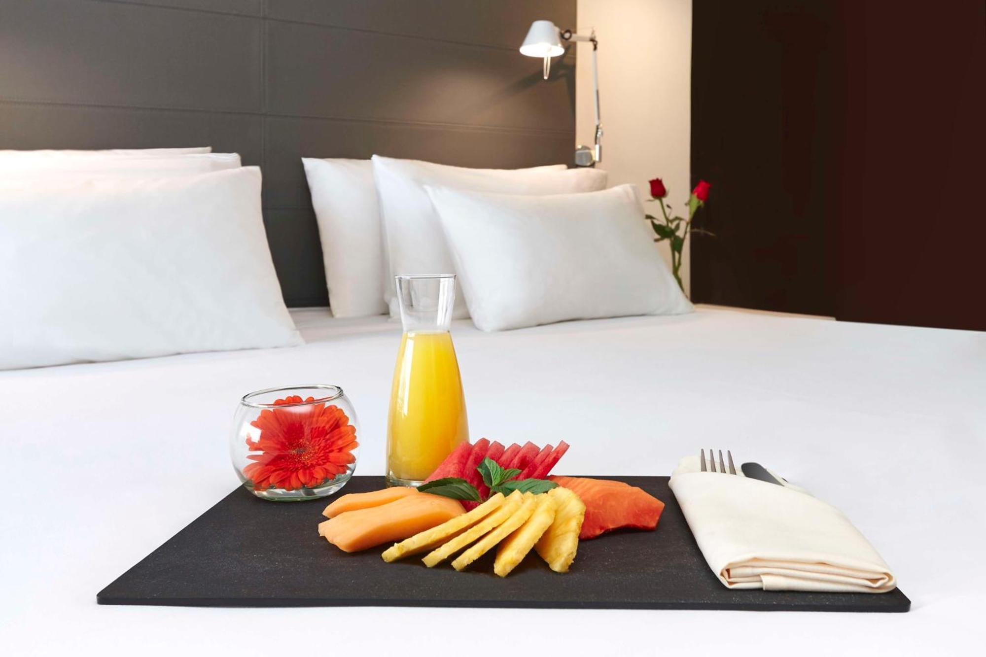 Nh Collection Mexico City Reforma Exterior photo Room service