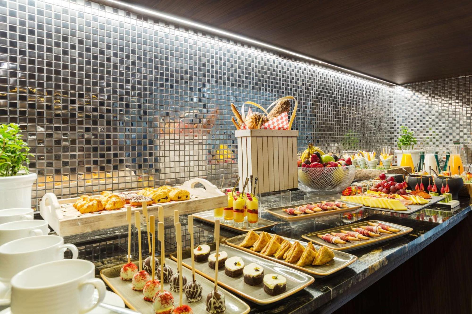 Nh Collection Mexico City Reforma Exterior photo A buffet at a hotel